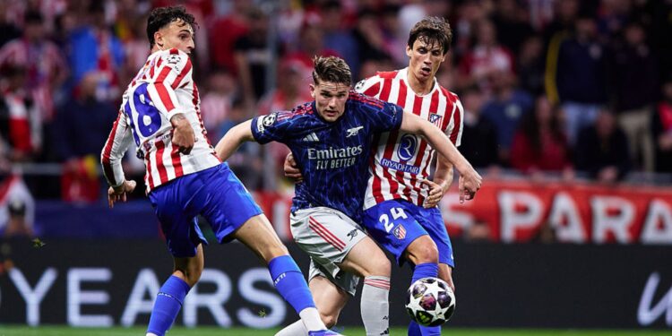 Lance do jogo entre Atlético de Madrid e Arsenal