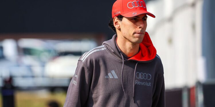 Gabriel Bortoleto com blusa da Audi