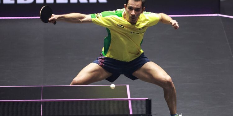 Hugo Calderano com camisa do Brasil