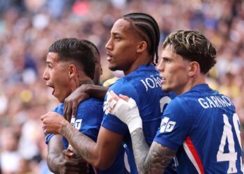 Enzo Fernández comemora gol do Chelsea