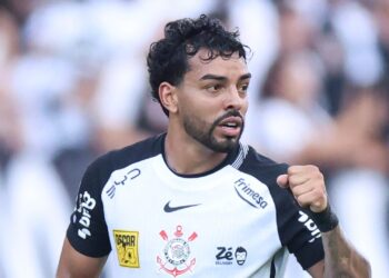 Bidu marcou o gol da vitória do Corinthians