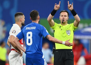 Pausas para VAR, atendimento, etc no esporte fazem diferença no ritmo físico