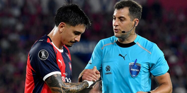 Árbitro da Conmebol em Cerro Porteño x Palmeiras