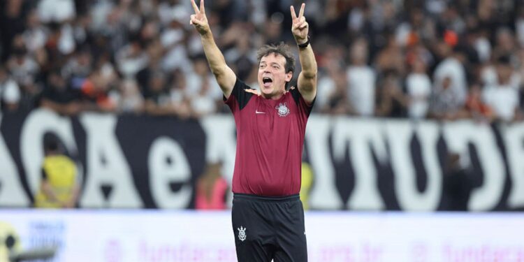 Fernando Diniz durante jogo do Corinthians