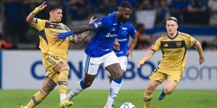 Lance do jogo entre Cruzeiro e Boca Juniors