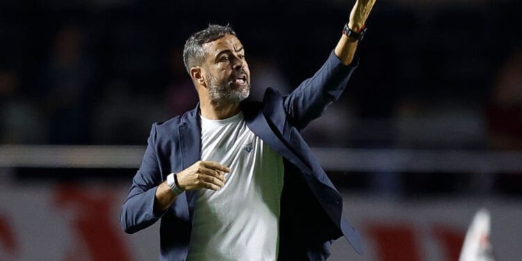 Artur Jorge em jogo do Cruzeiro