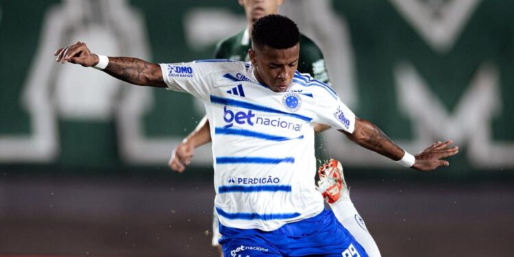 Lance do jogo entre Goiás e Cruzeiro