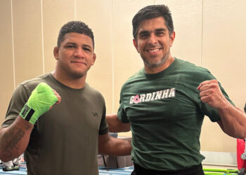 Daniel Mendes com Gilbert Durinho, que tem luta decisiva neste final de semana no UFC – Foto: arquivo pessoal
