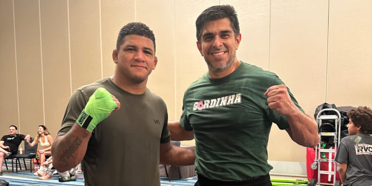 Daniel Mendes com Gilbert Durinho, que tem luta decisiva neste final de semana no UFC – Foto: arquivo pessoal