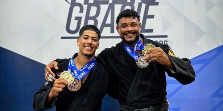 João Victor Venturi e Willian Cardoso fecharam o pódio do absoluto faixa-preta – Foto: divulgação