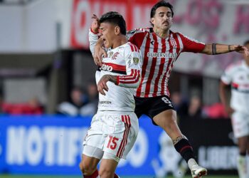 Lance do jogo entre Flamengo e Estudiantes