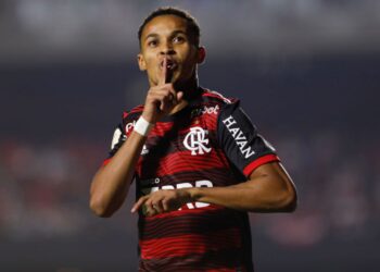Lázaro em época que atuava pelo Flamengo