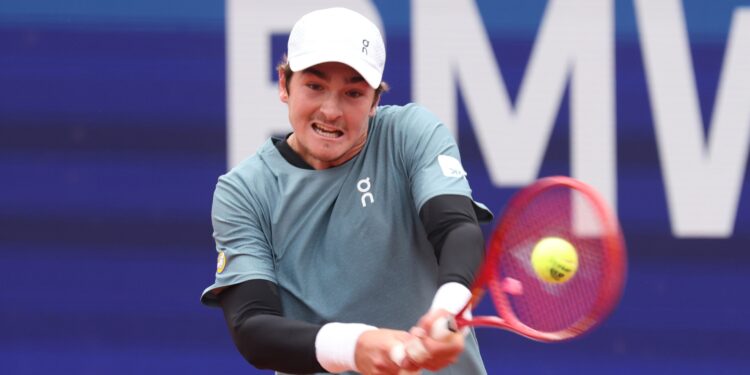 João Fonseca em ação no frio ATP de Munique