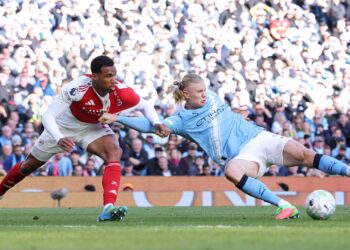Lance do jogo entre Manchester City e Arsenal