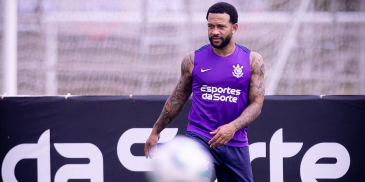 Memphis em treino do Corinthians