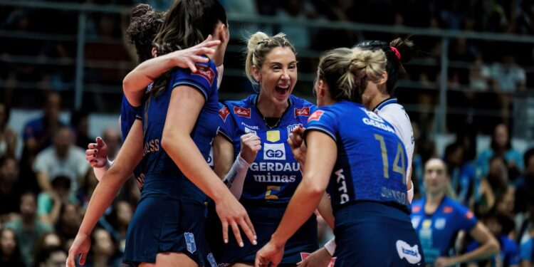 Lance do jogo entre Minas e Osasco
