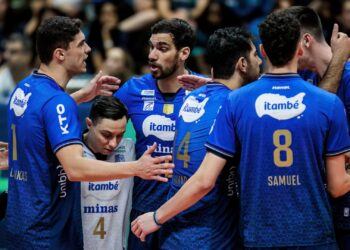 Jogadores do Minas comemorando