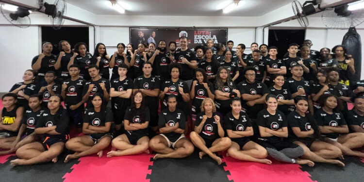 Rogério Minotouro liderou aulão no Jacarezinho - Foto: Divulgação/Instituto Irmãos Nogueira
