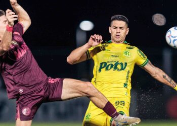 Lance do jogo entre Mirassol e Lanús