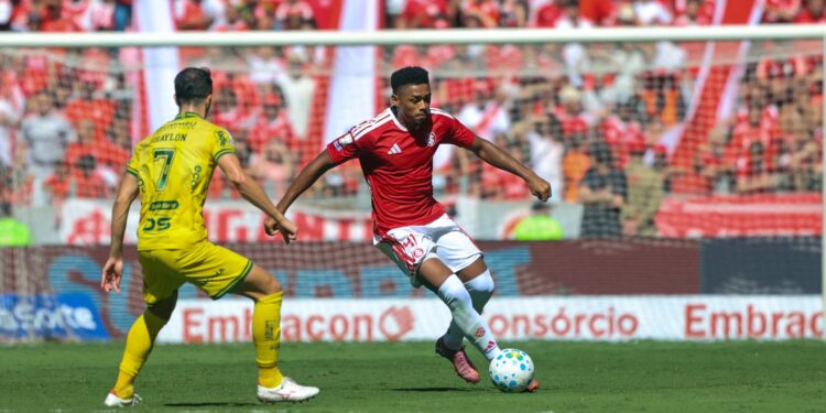 Lance do jogo entre Internacional e Mirassol