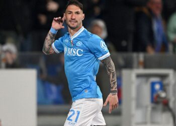 Matteo Politano comemorando gol pelo Napoli