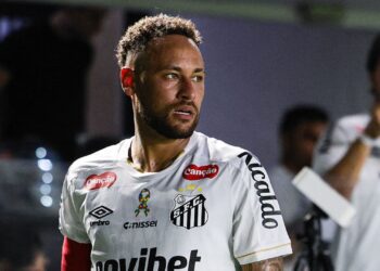 Neymar durante jogo do Santos