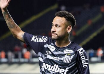 Neymar antes de jogo do Santos