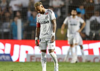 Neymar durante jogo do Santos no Brasileirão