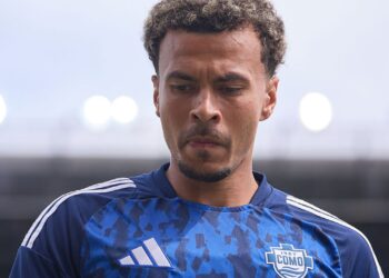 Dele Alli durante jogo de futebol