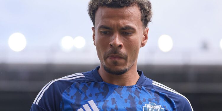 Dele Alli durante jogo de futebol