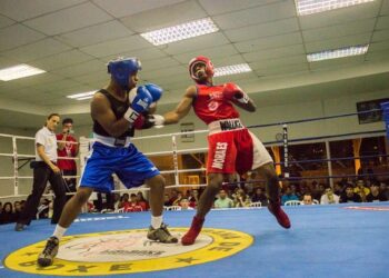 Jovens atletas treinam boxe em academia de periferia - Foto: Divulgação