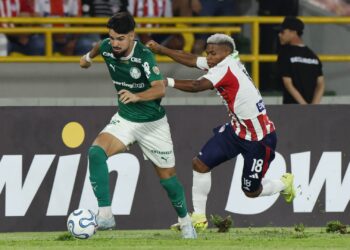 Lance do jogo entre Junior e Palmeiras