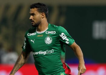 Jefté em jogo contra o Grêmio