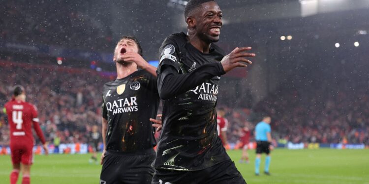 Jogadores do PSG comemorando