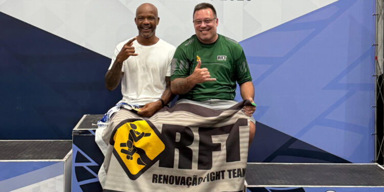 Cromado e Bruno Grigolli comemoram o título da Copa Helio Gracie – Foto: divulgação
