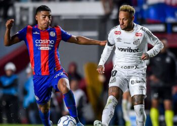 Lance do jogo entre San Lorenzo e Santos