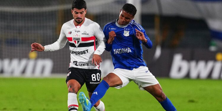 Lance do jogo entre Millionarios e São Paulo