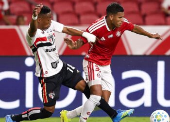 Lance do jogo entre Internacional e São Paulo