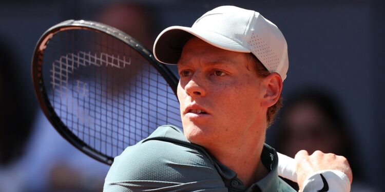 Sinner em ação no ATP de Madrid neste domingo, 26