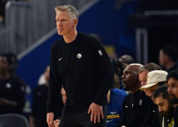 Steve Kerr em jogo dos Warriors
