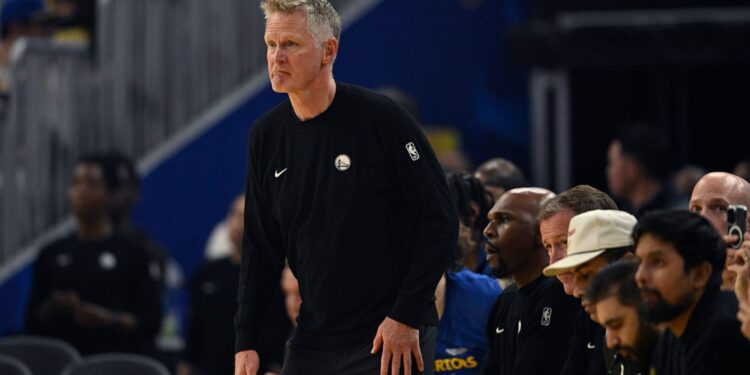 Steve Kerr em jogo dos Warriors