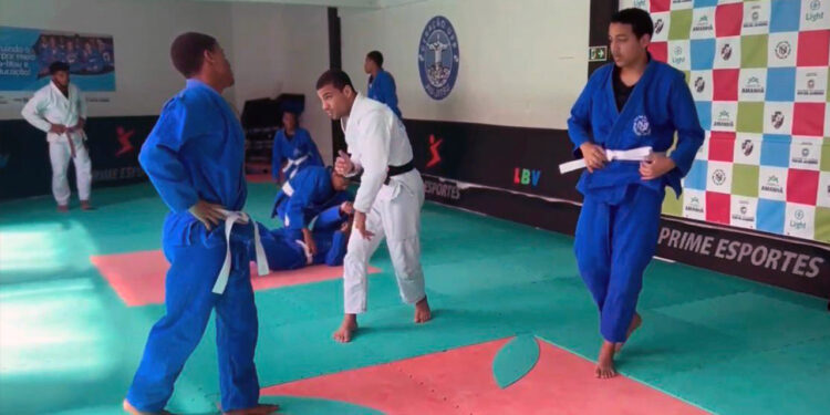 Dojo em São Januário é palco de aulas de jiu-jitsu para jovens das comunidades ao redor do estádio - Foto: Divulgação