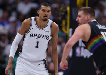 Victor Wembanyama durante jogo dos Spurs