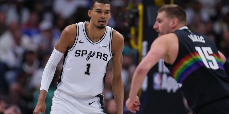 Victor Wembanyama durante jogo dos Spurs