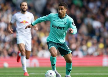 João Gomes durante jogo do Wolverhampton
