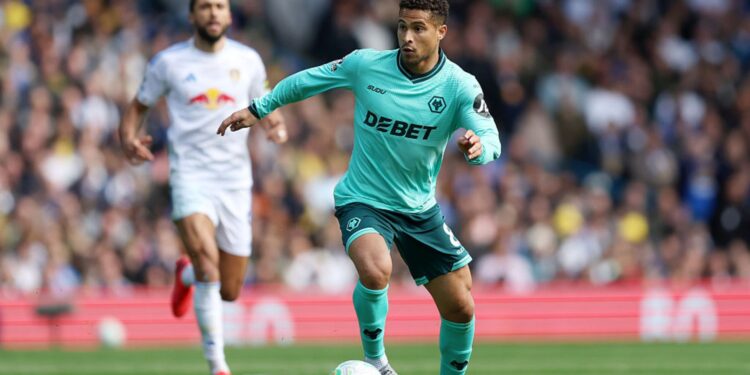João Gomes durante jogo do Wolverhampton