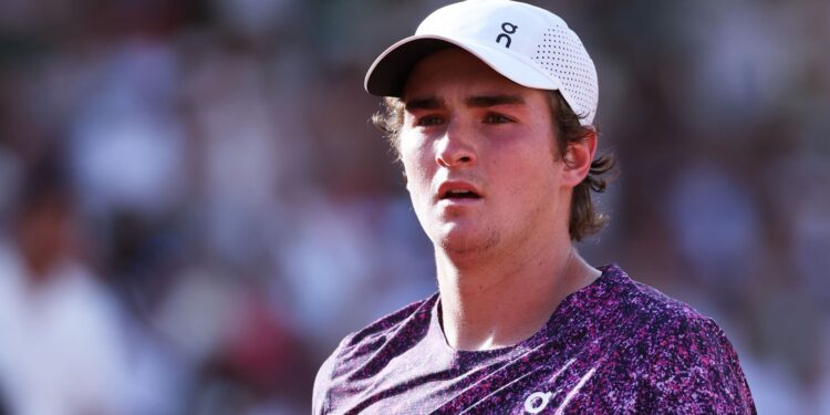 João Fonseca enfrenta Dino Prizmic em Roland Garros