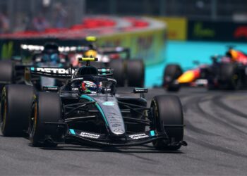 Antonelli celebra a conquista da pole position para o GP de Miami de 2026