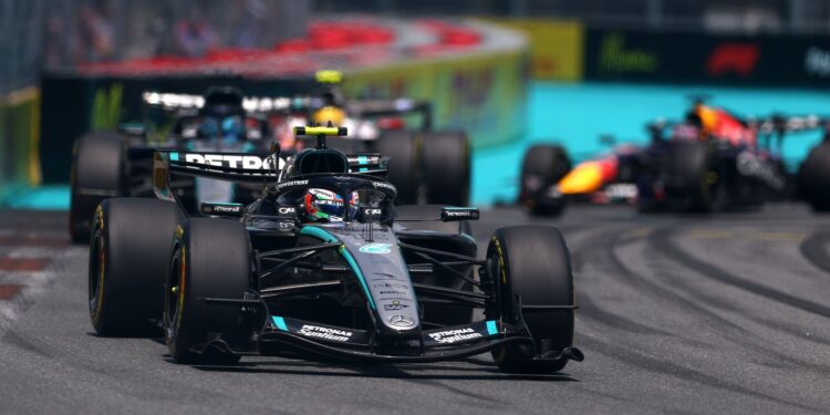 Antonelli celebra a conquista da pole position para o GP de Miami de 2026