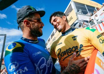 Filipe Toledo domina as ondas de Gold Coast e elimina Gabriel Medina nas oitavas de final da WSL